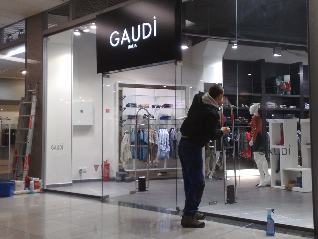 Čistenie predajne Gaudi - Europa SC